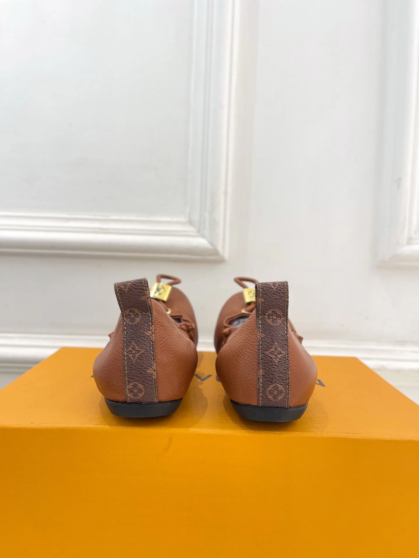 Women's Ballet Flats LOUIS VUITTON 17646563