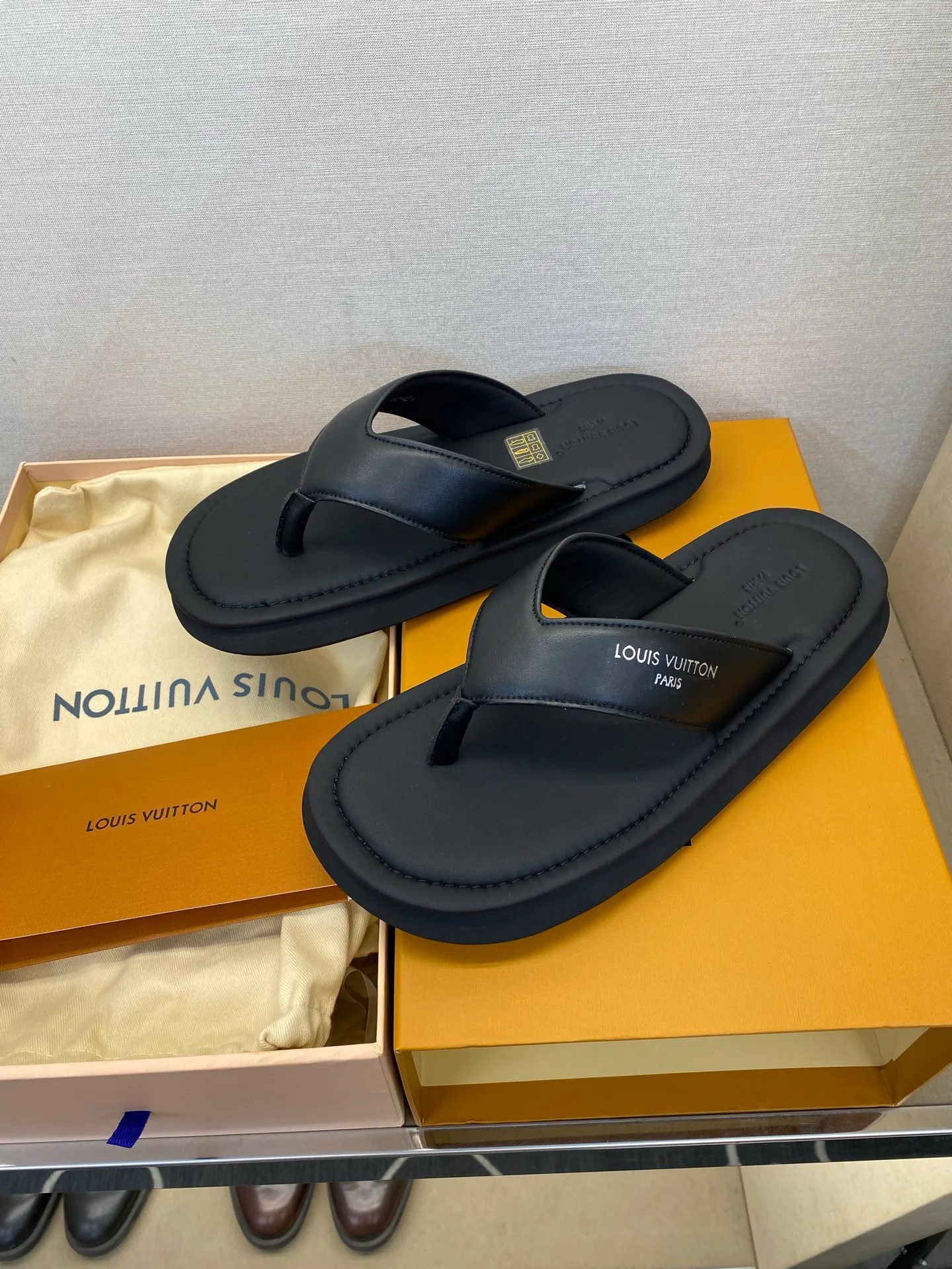 Men's Flip-Flops LOUIS VUITTON 17706390