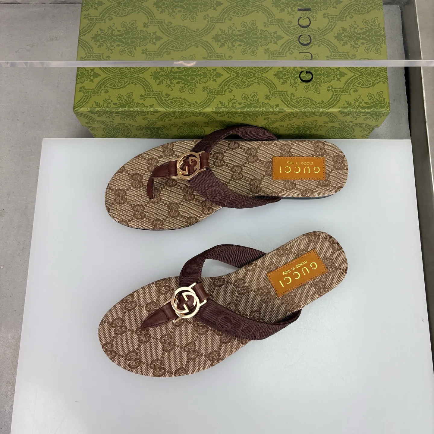 Women's Flip-Flops GUCCI 18351546