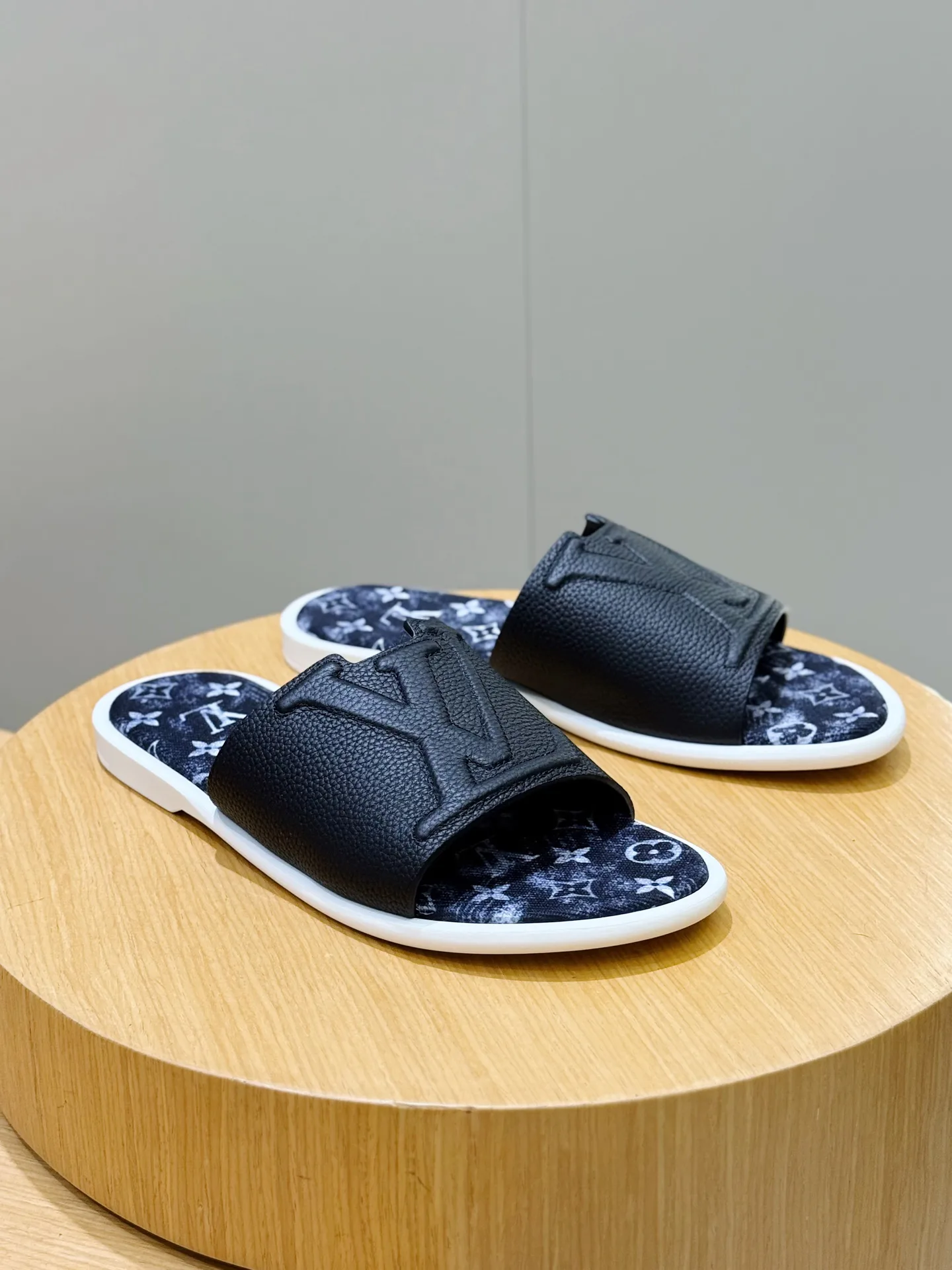 Men's Flip-Flops LOUIS VUITTON 17342961