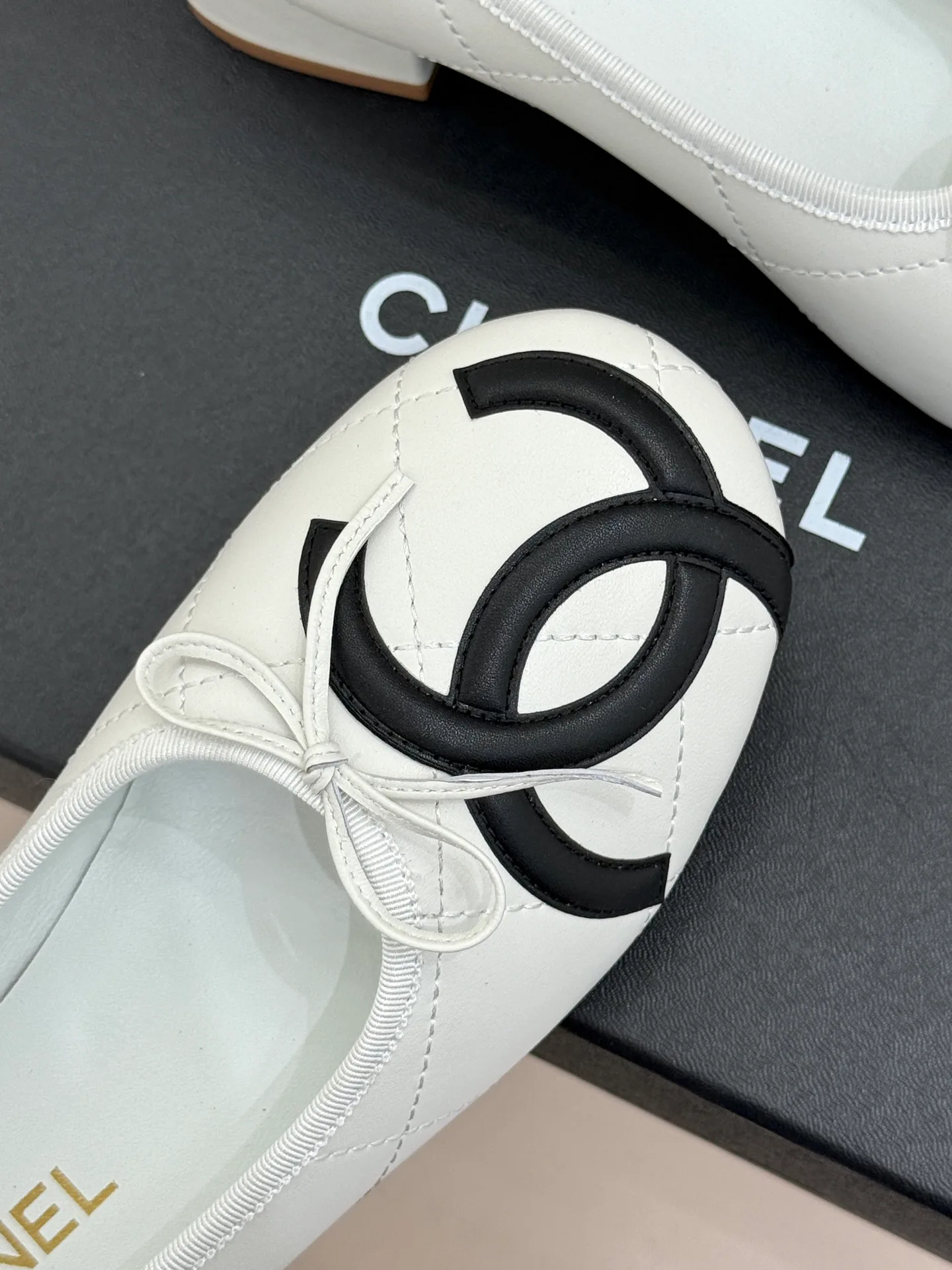Women's Ballet Flats CHANEL 17303675