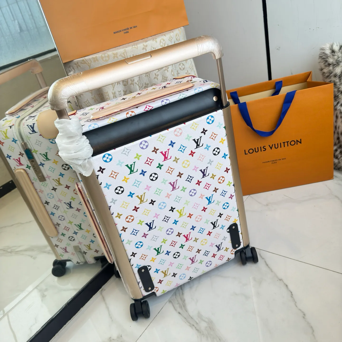 Suitcases LOUIS VUITTON 17675223