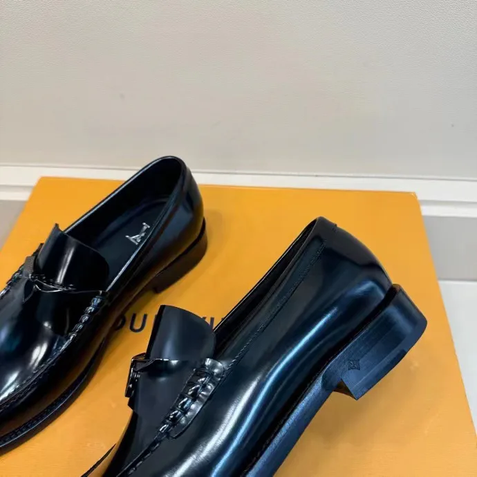 Men's Loafers And Dress Shoes LOUIS VUITTON 18193944