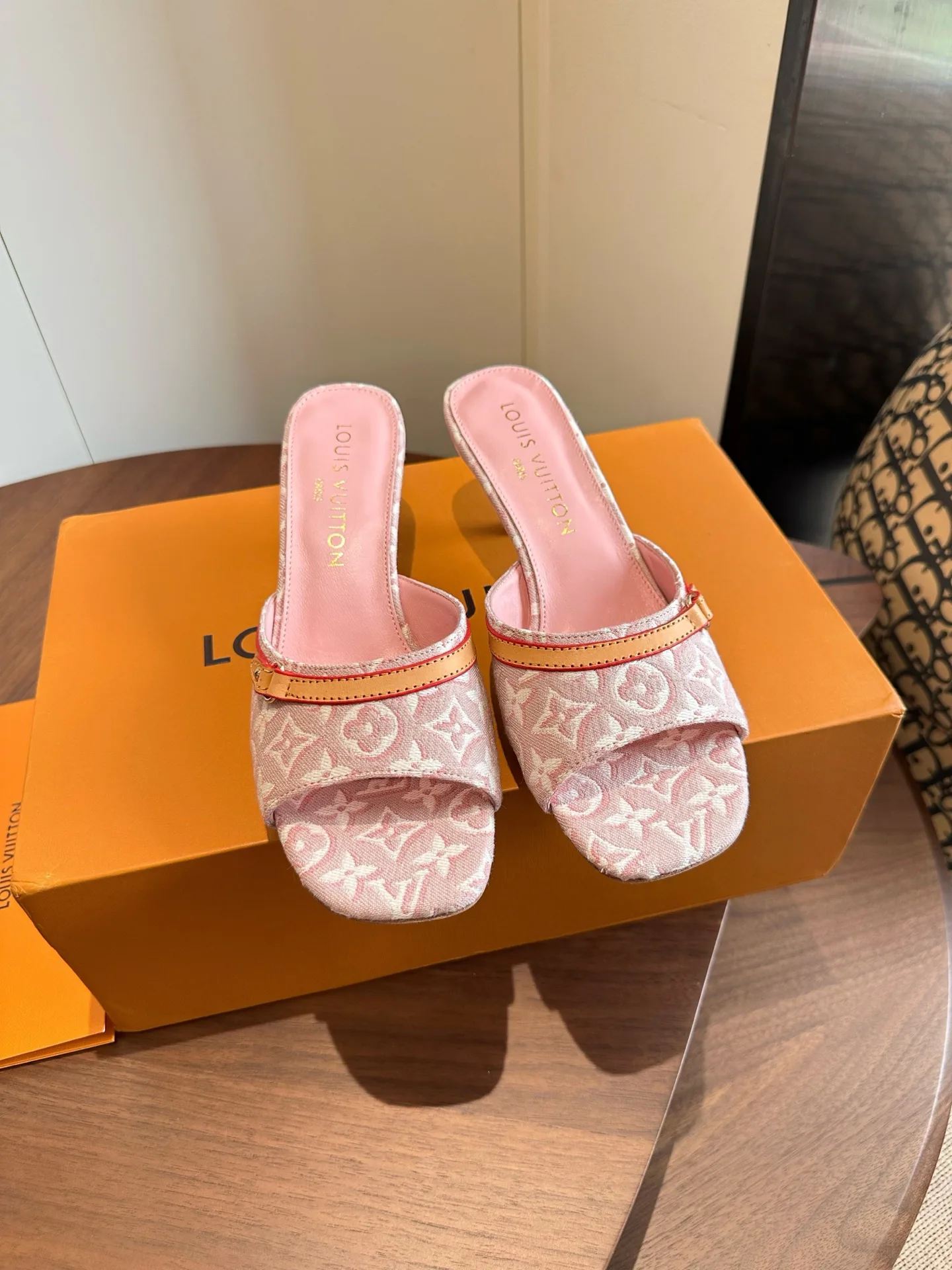 Women's Mules And Clogs LOUIS VUITTON 17580804