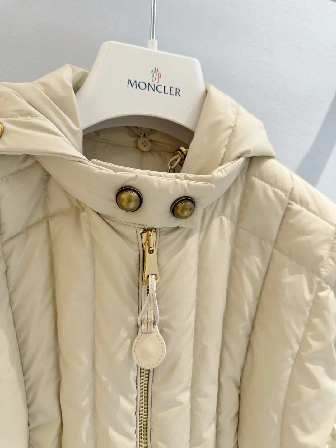 Women's Jackets And Down Jackets MONCLER 18440099