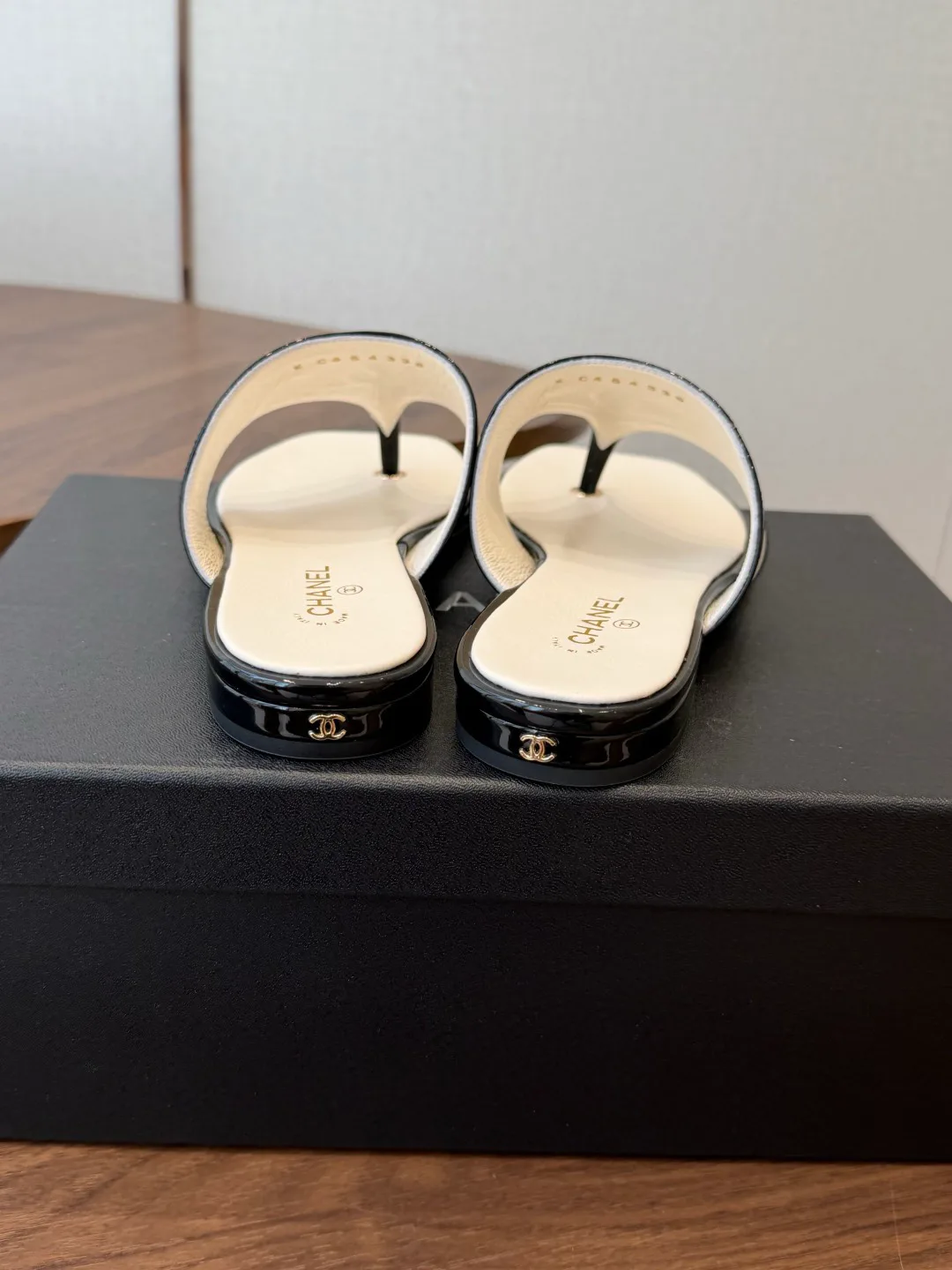 Women's Flip-Flops CHANEL 17829795