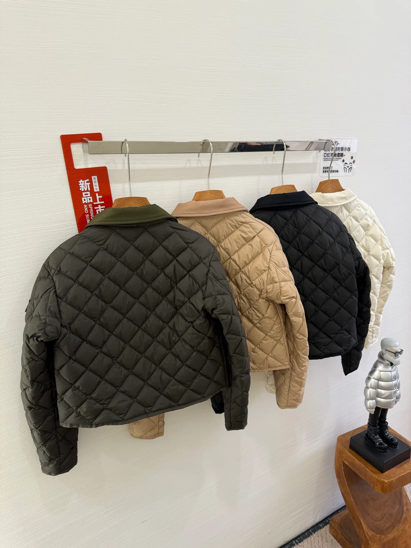 Women's Jackets And Down Jackets MONCLER 17918903