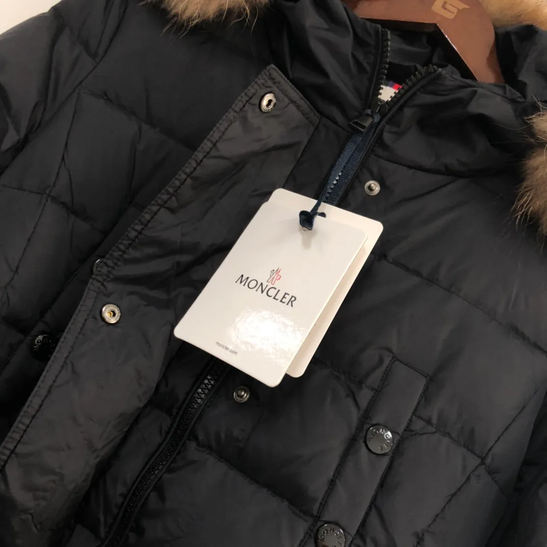 Women's Jackets And Down Jackets MONCLER 18188704
