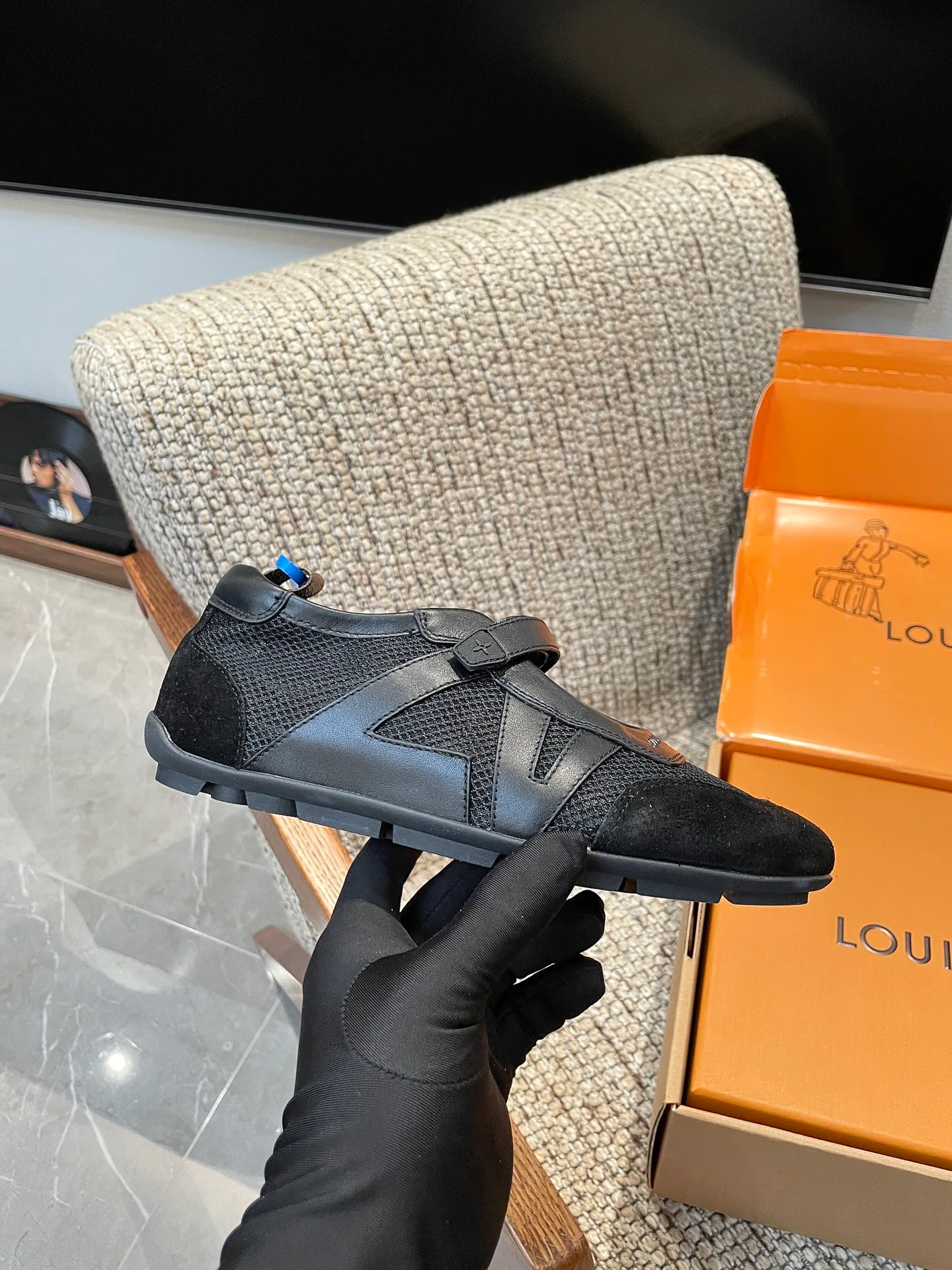 Women's Sneakers LOUIS VUITTON 18209167