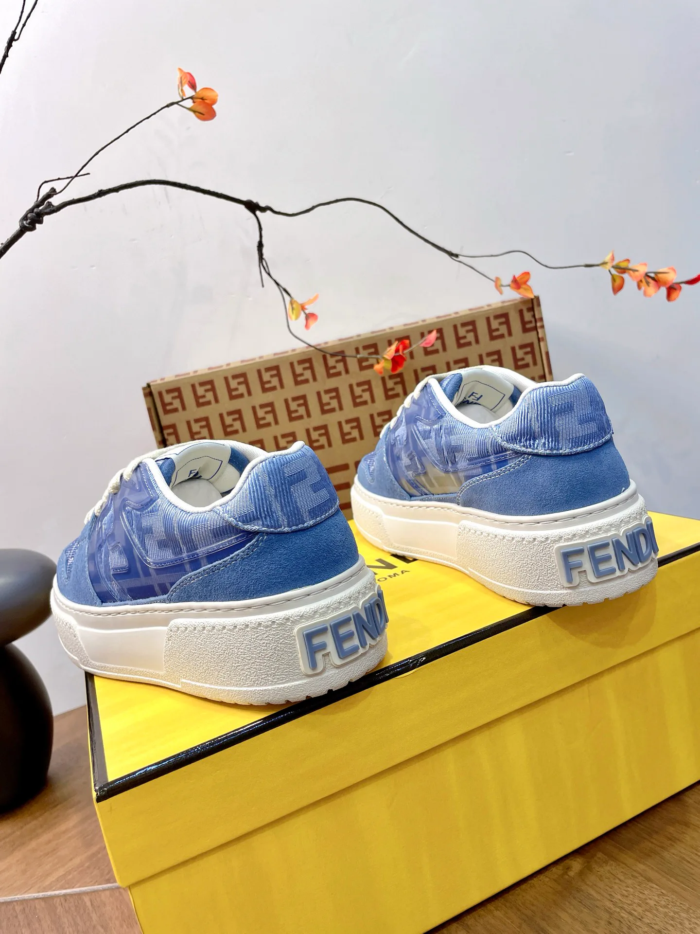 Women's Sneakers FENDI 17957342