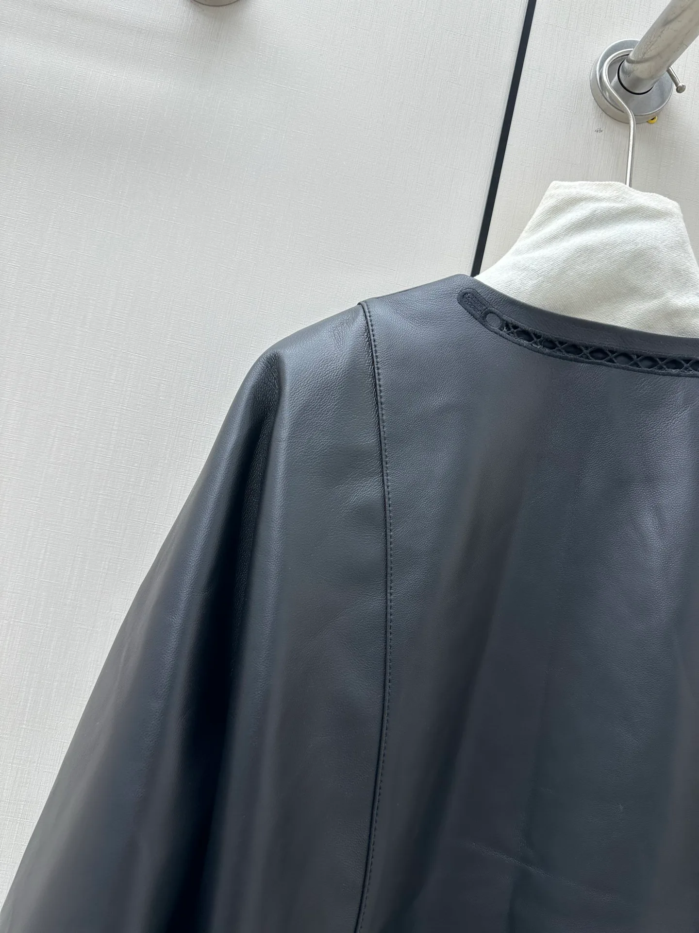 Women's Leather Jackets And Sheepskin Coats HERMES 18441901