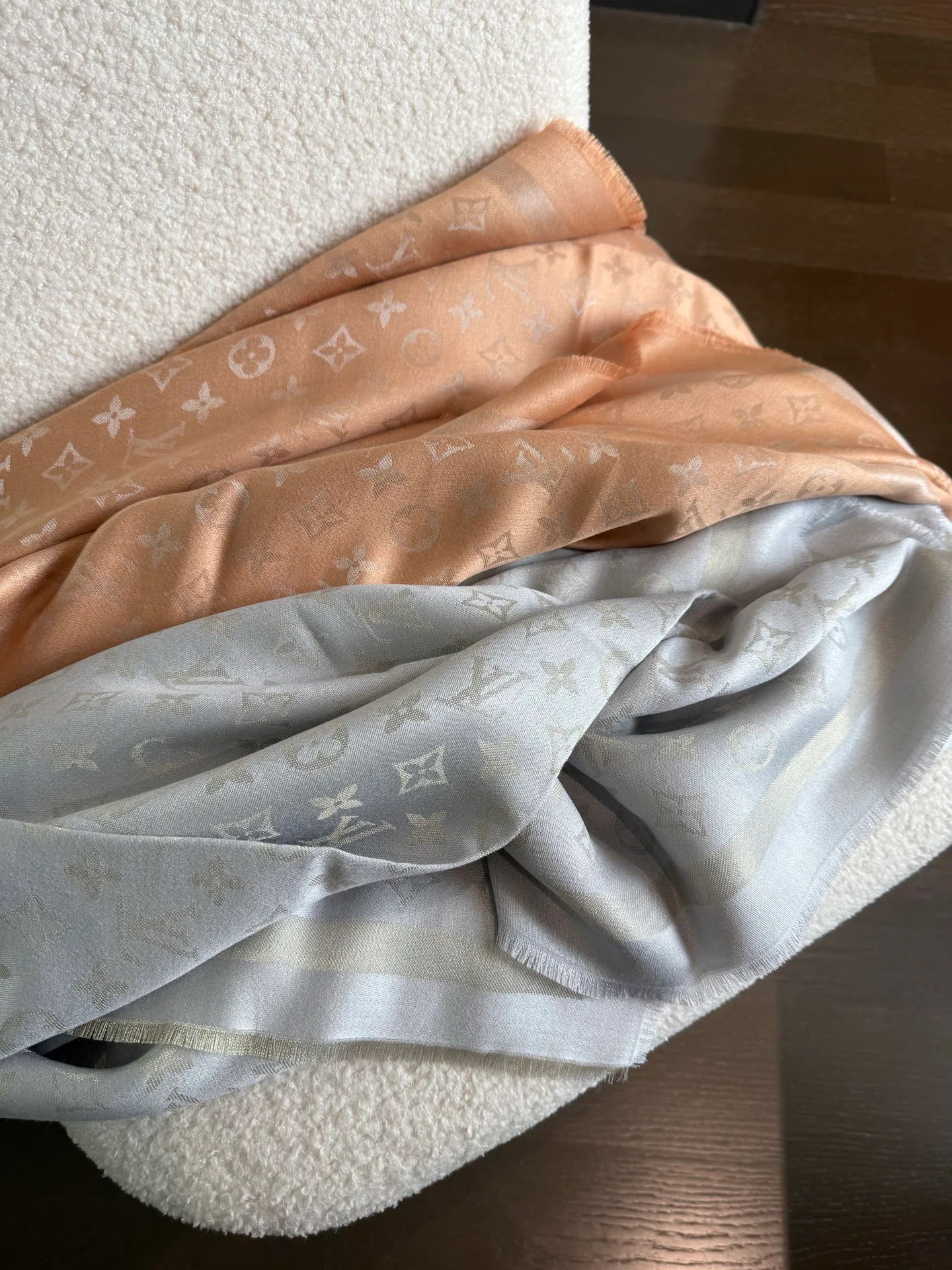 Scarves LOUIS VUITTON 17448576