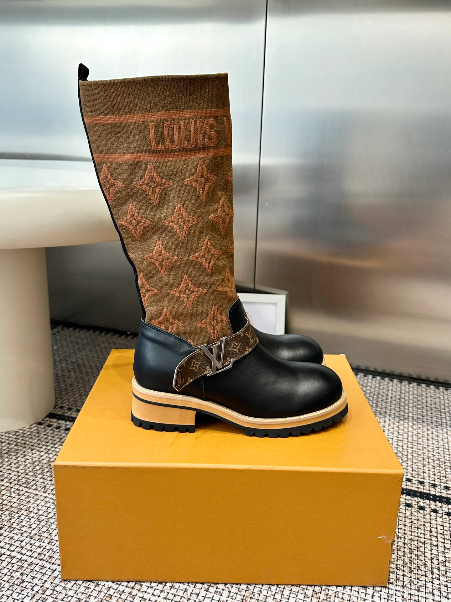 Сапоги Женские Louis Vuitton 18619007