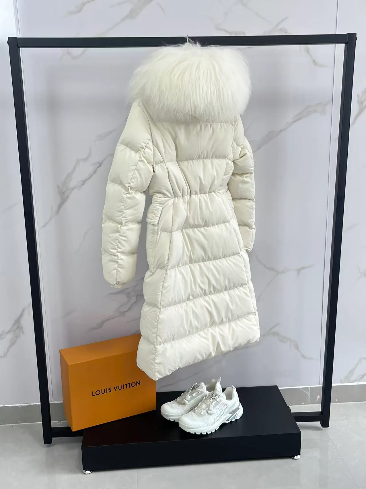 Women's Jackets And Down Jackets MONCLER 17964582