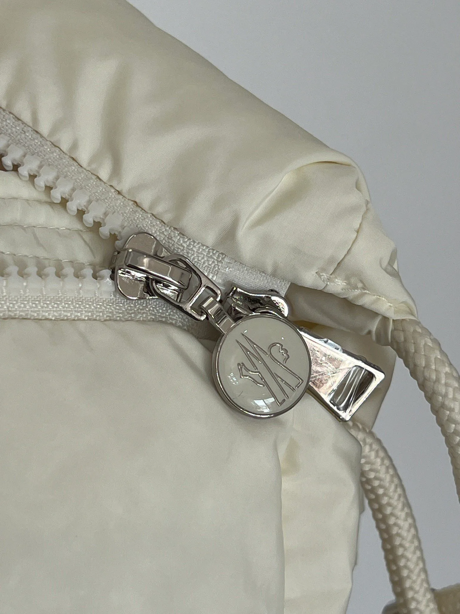 Women's Jackets And Down Jackets MONCLER 18416122