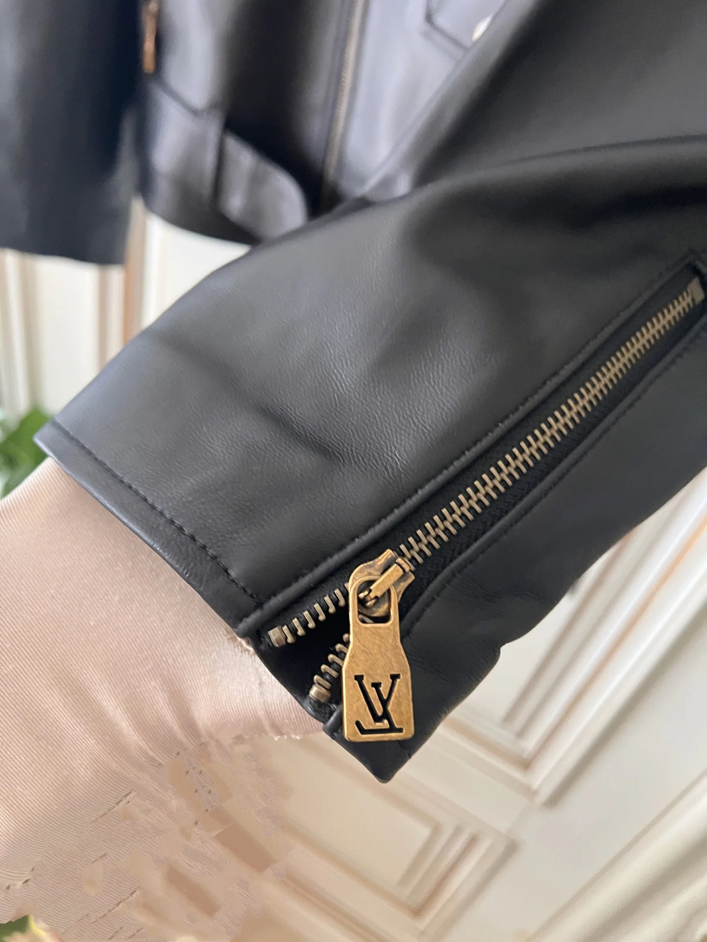 Women's Leather Jackets And Sheepskin Coats LOUIS VUITTON 18409016