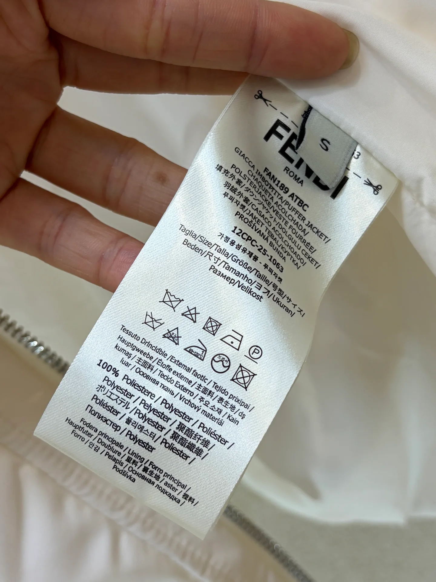 Куртки И Пуховики Женские Fendi 18605864