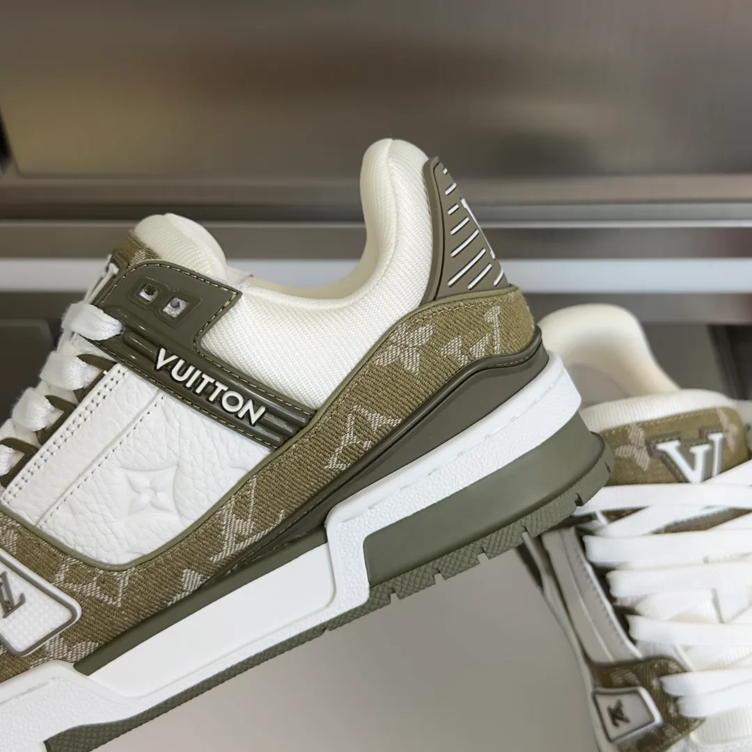 Women's Sneakers LOUIS VUITTON 17483743
