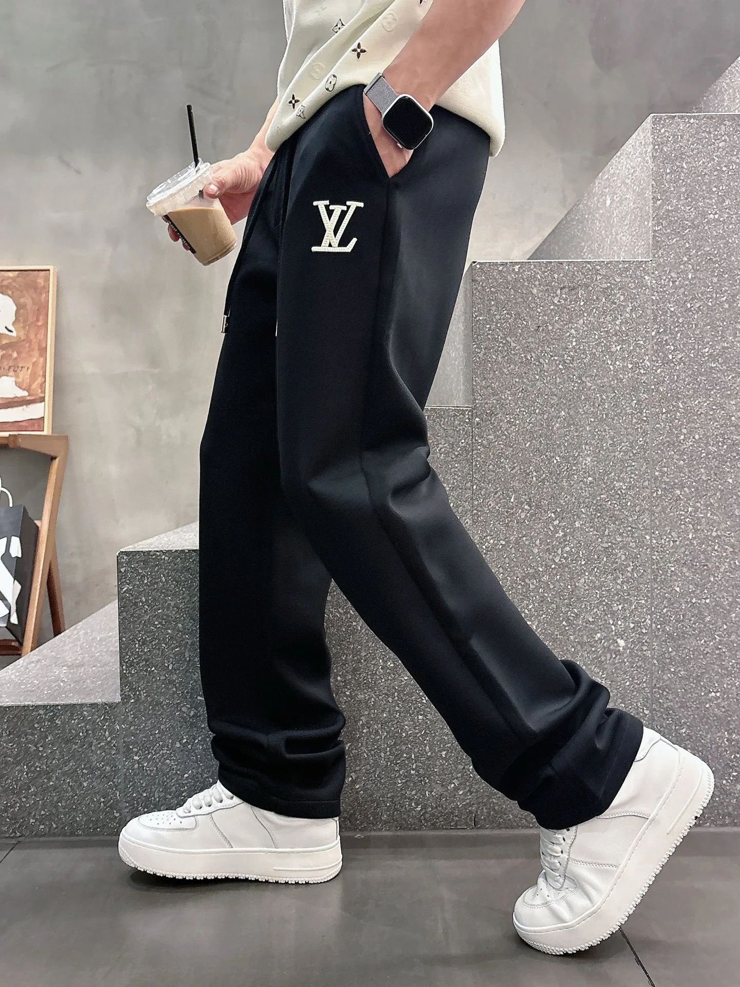 Men's Trousers LOUIS VUITTON 18399251