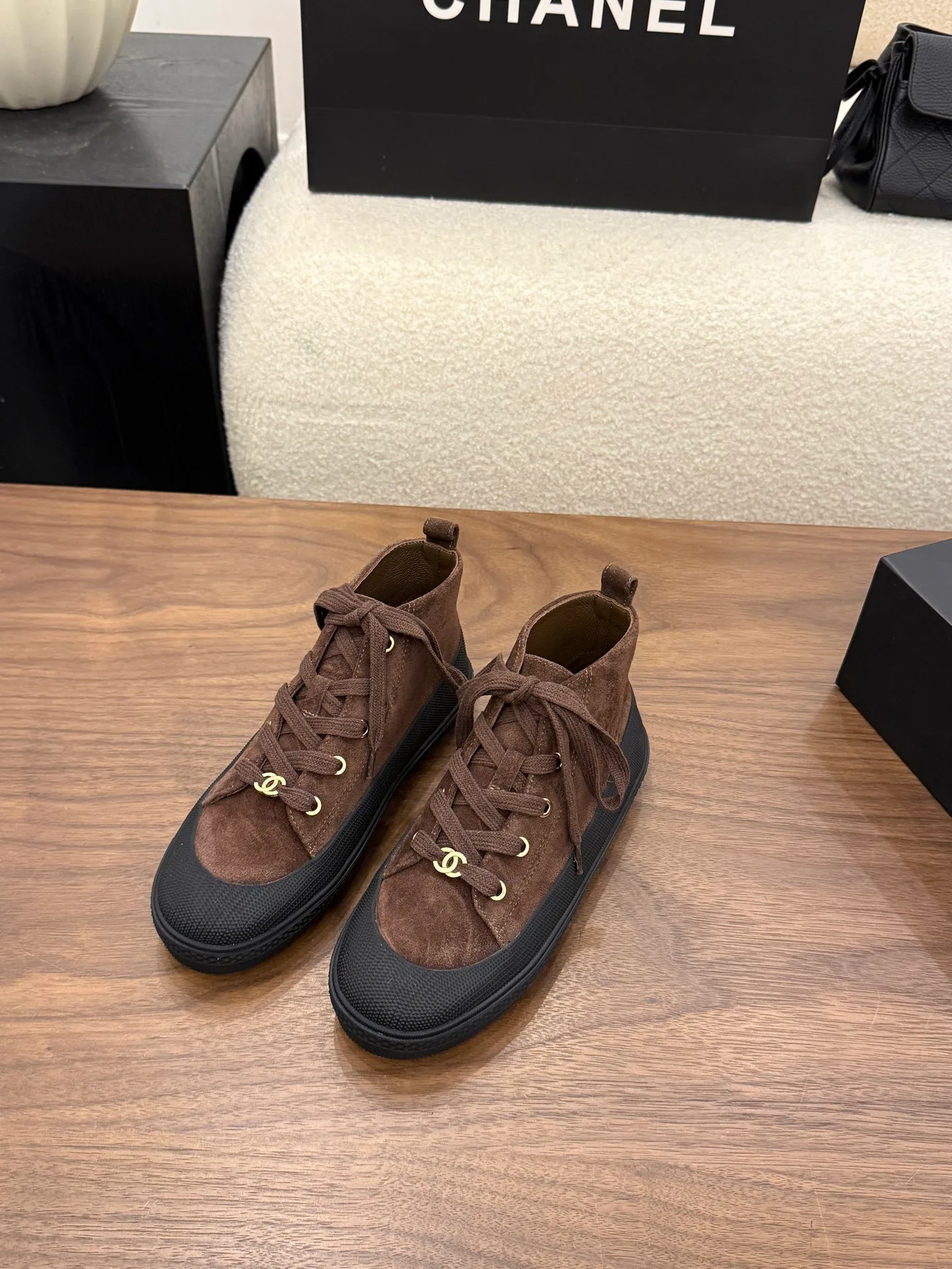 Women's Sneakers CHANEL 18223590