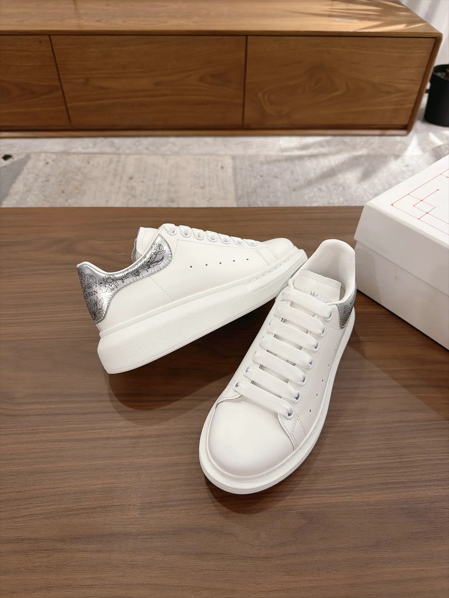 Women's Sneakers ALEXANDER MCQUEEN 18219644
