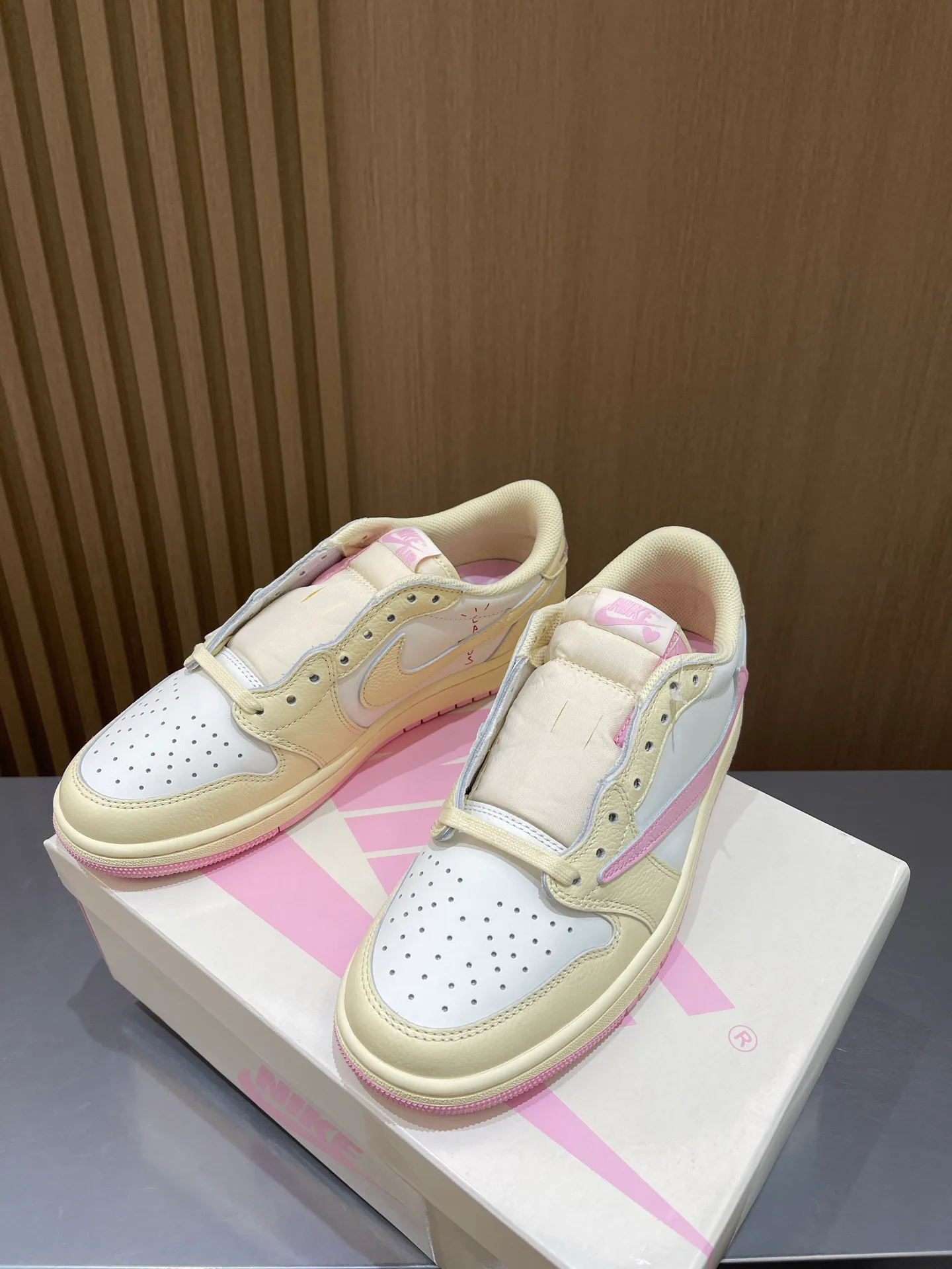 Women's Sneakers AIR JORDAN 19539291
