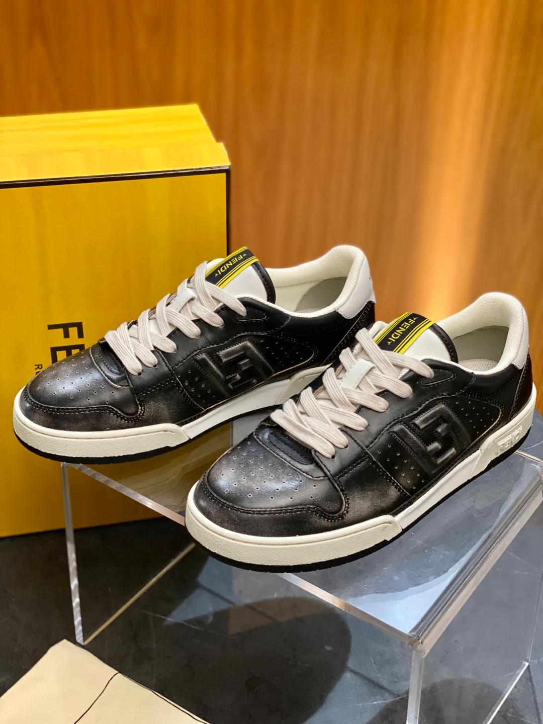 Women's Sneakers FENDI 18119370
