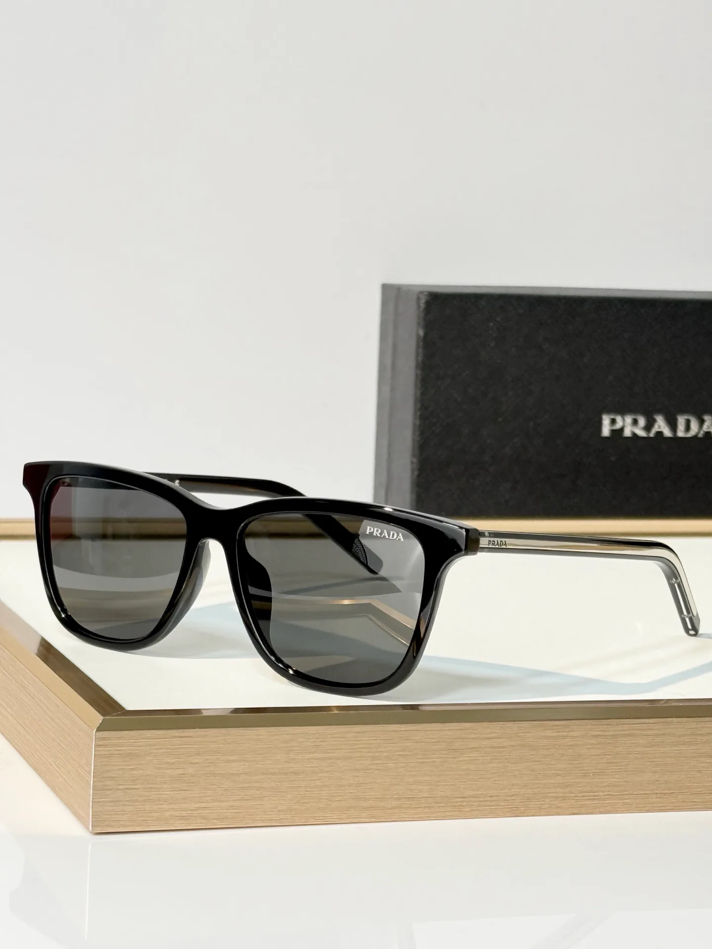 Очки Prada 18602852