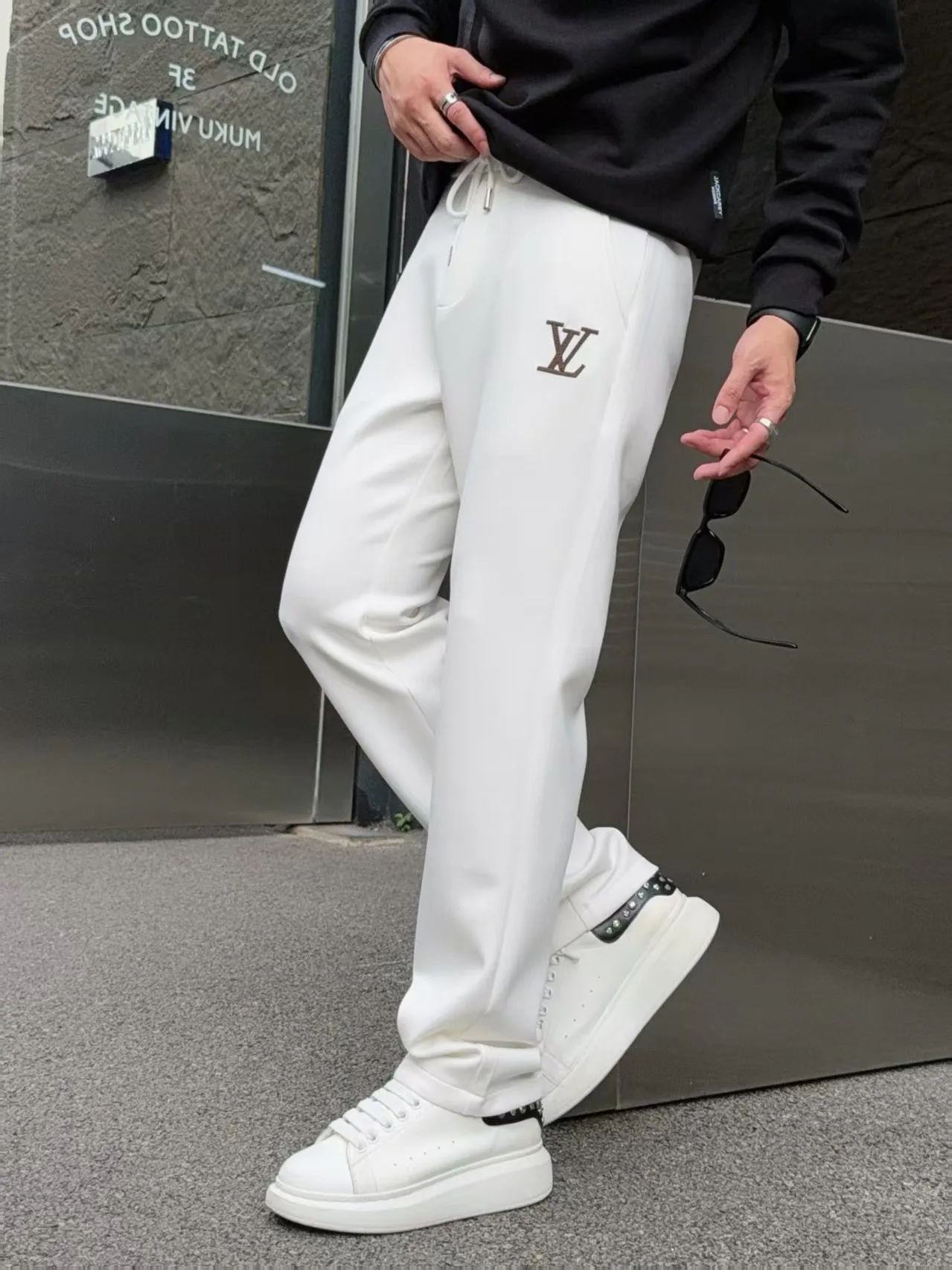 Women's Trousers LOUIS VUITTON 18178461