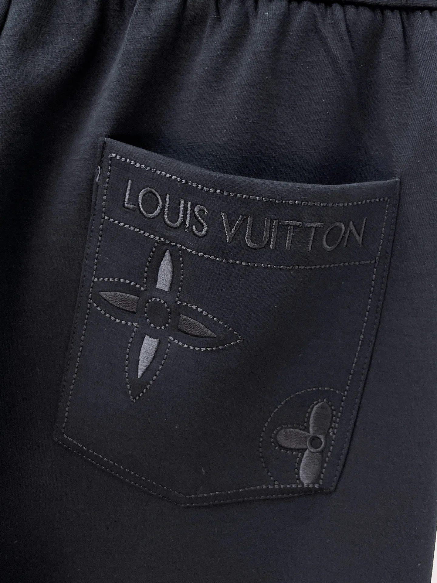 Men's Trousers LOUIS VUITTON 18399309