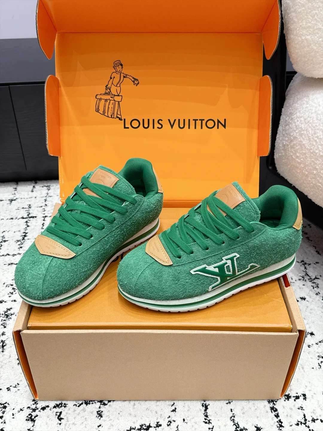 Women's Sneakers LOUIS VUITTON 18406461