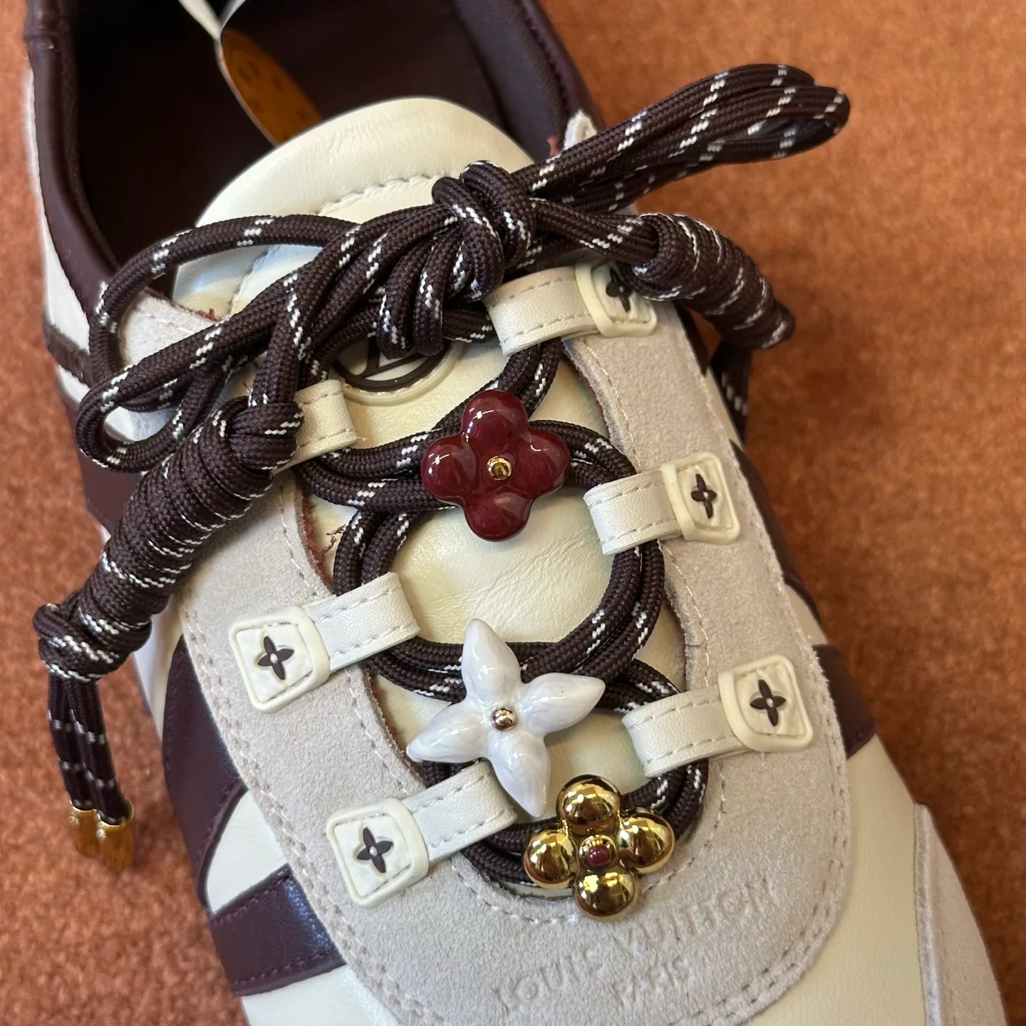 Women's Sneakers LOUIS VUITTON 18120682
