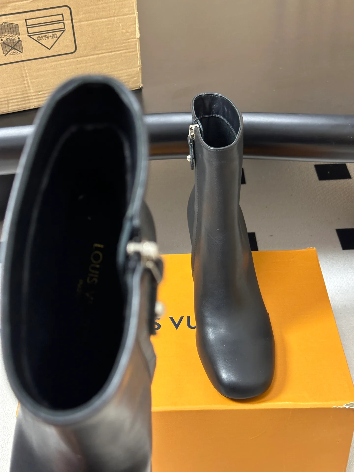 Women's Booties LOUIS VUITTON 18388130