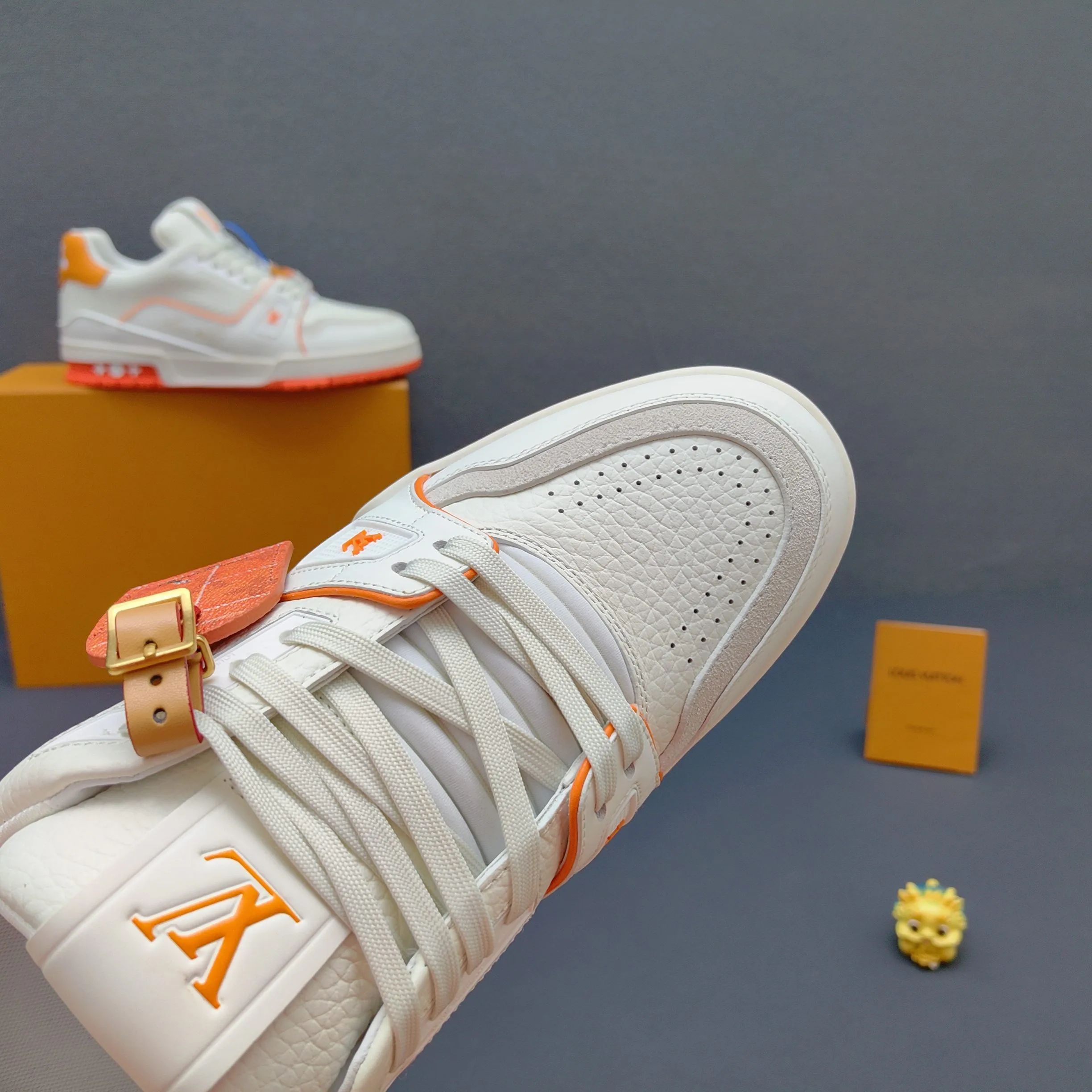 Women's Sneakers LOUIS VUITTON 17725122