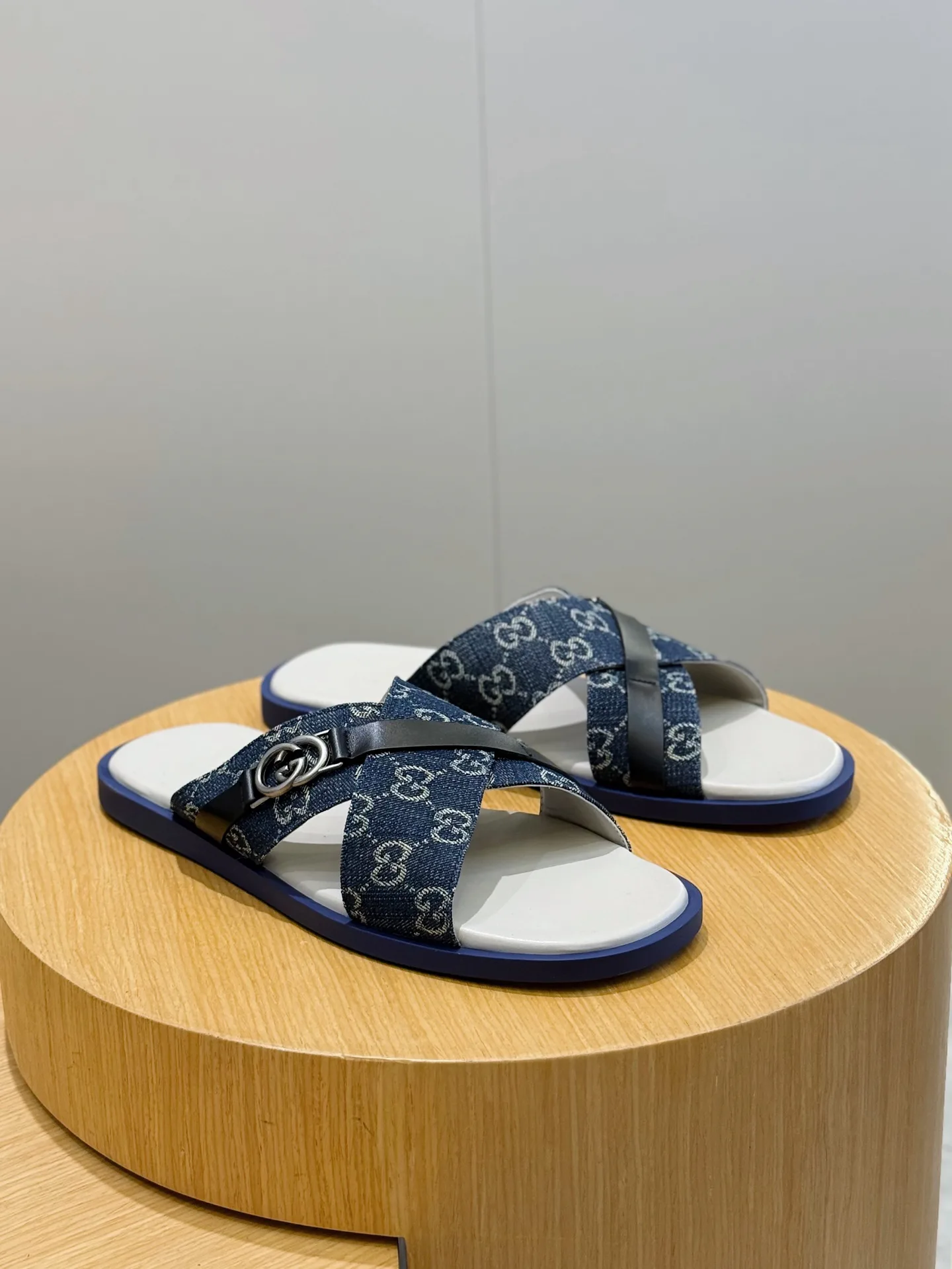 Men's Sandals GUCCI 18103504