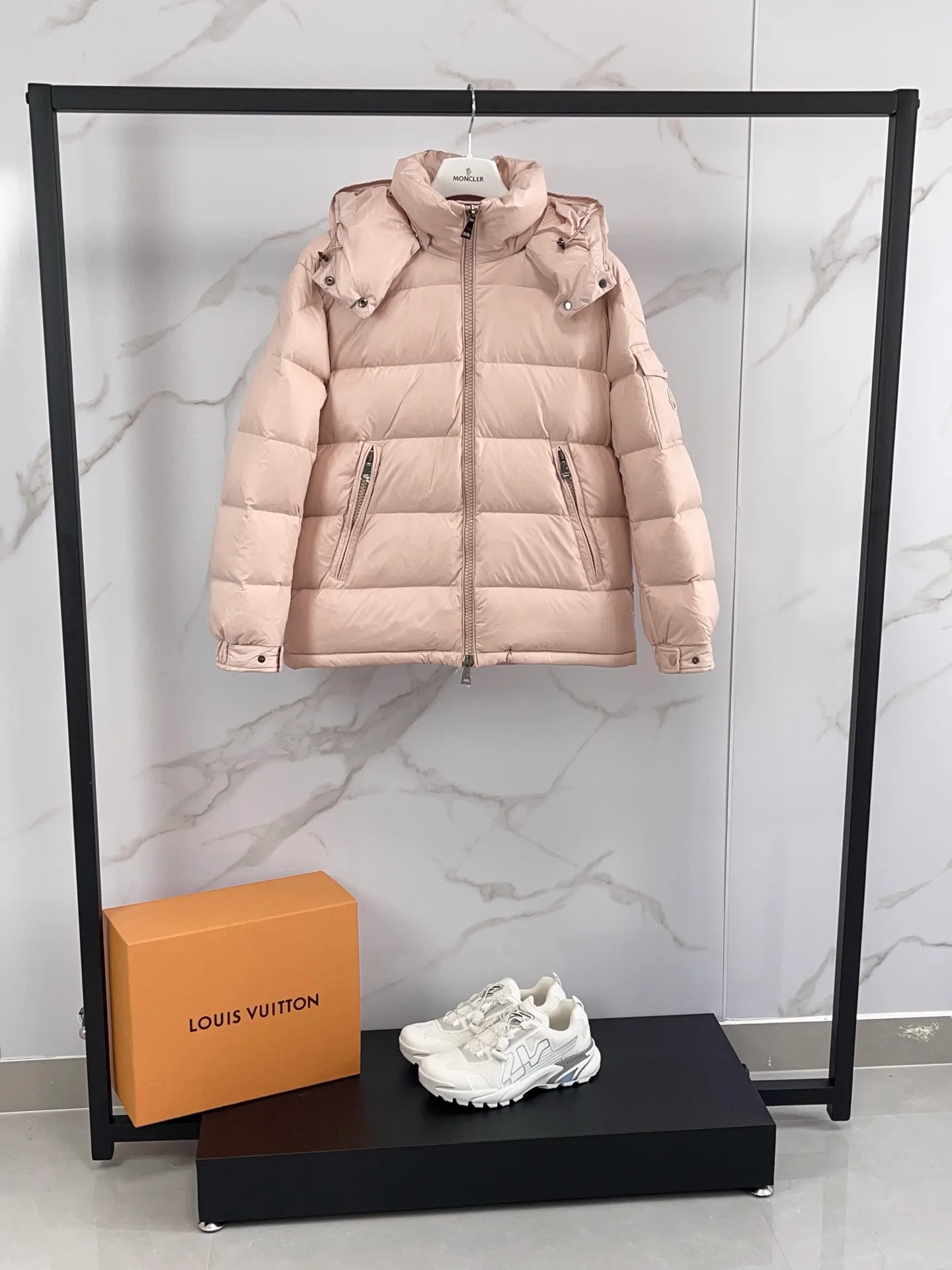 Women's Jackets And Down Jackets MONCLER 18391729