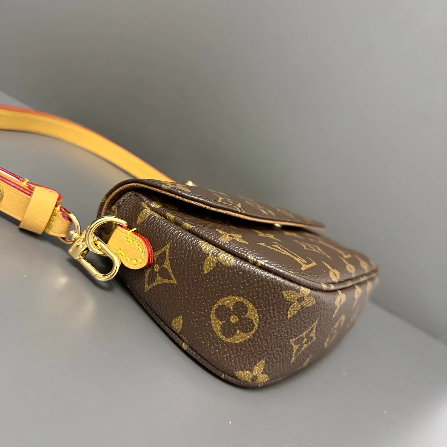 Women's Classic Handbags LOUIS VUITTON 18153138