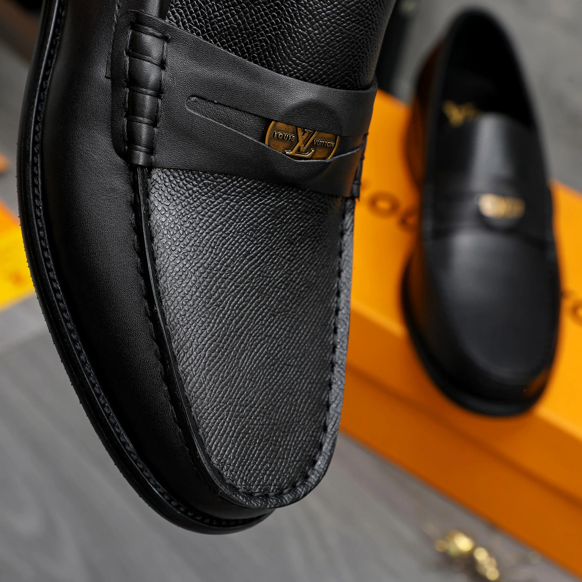 Men's Loafers And Dress Shoes LOUIS VUITTON 17812322