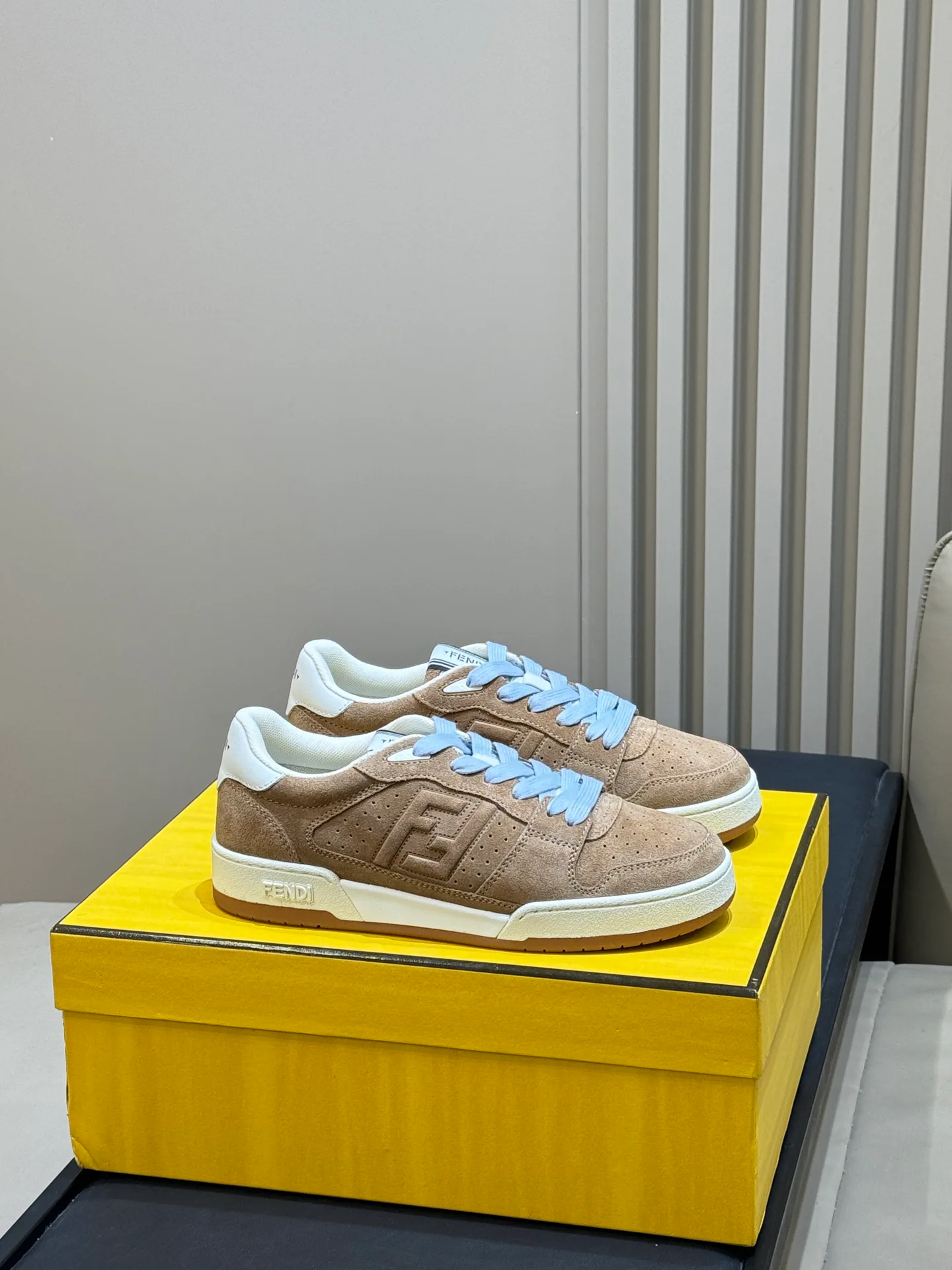 Women's Sneakers FENDI 18073182