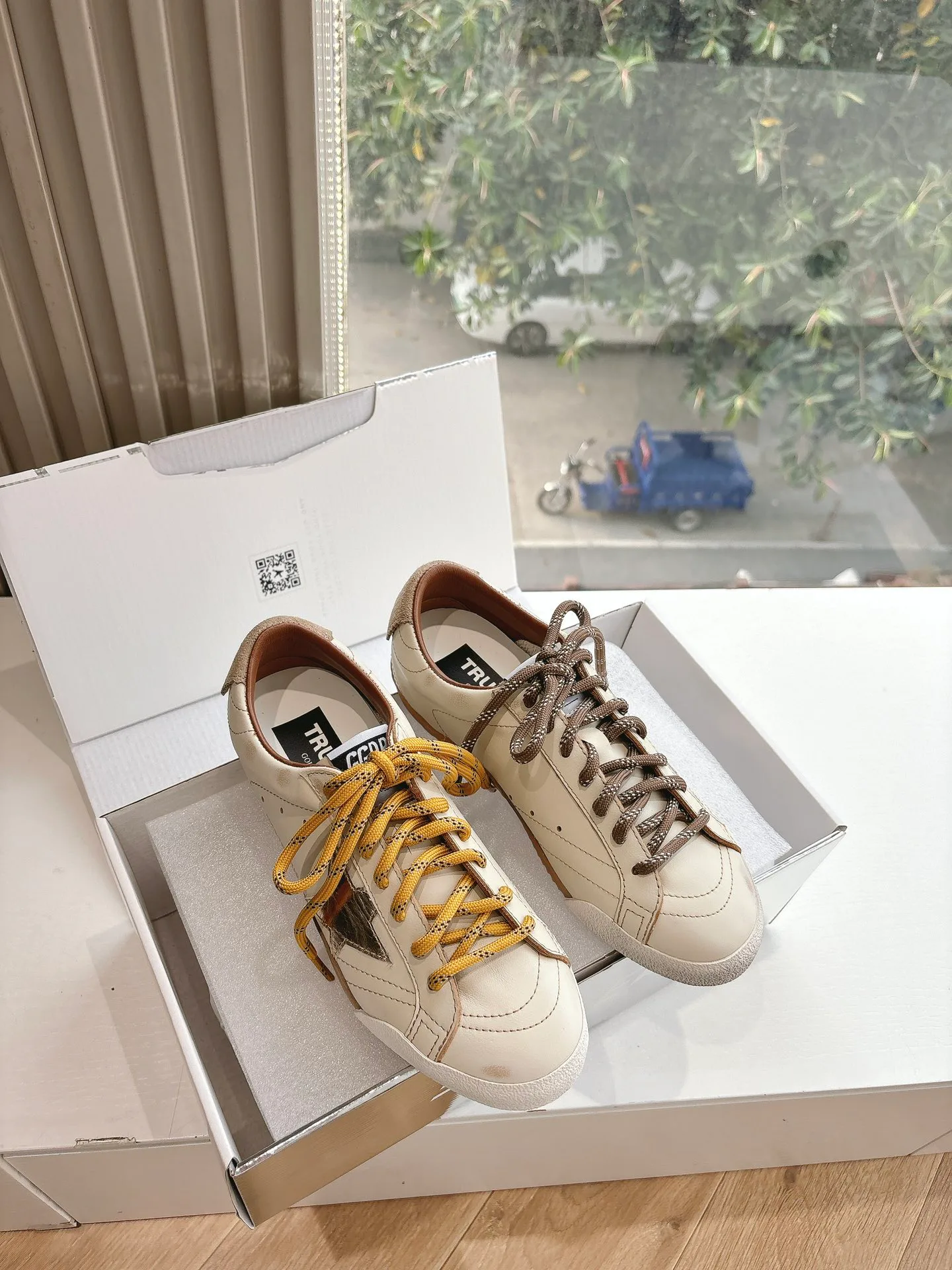 Women's Sneakers GOLDEN GOOSE 17572245