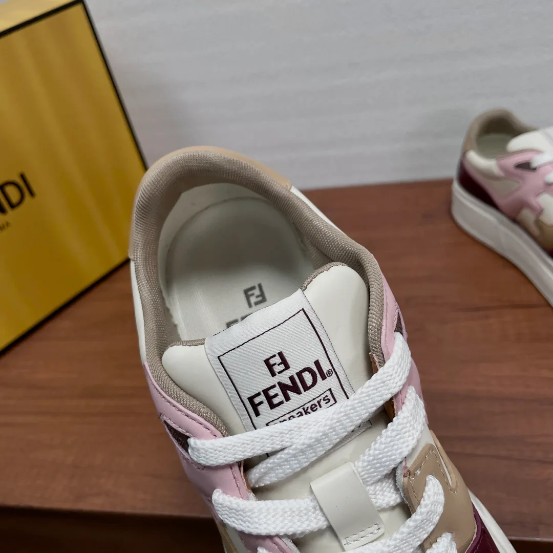 Кроссовки Женские Fendi 18626504