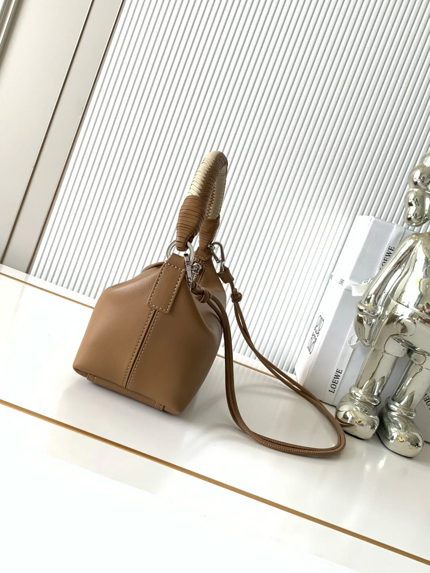 Women's Classic Handbags LOEWE 18378671