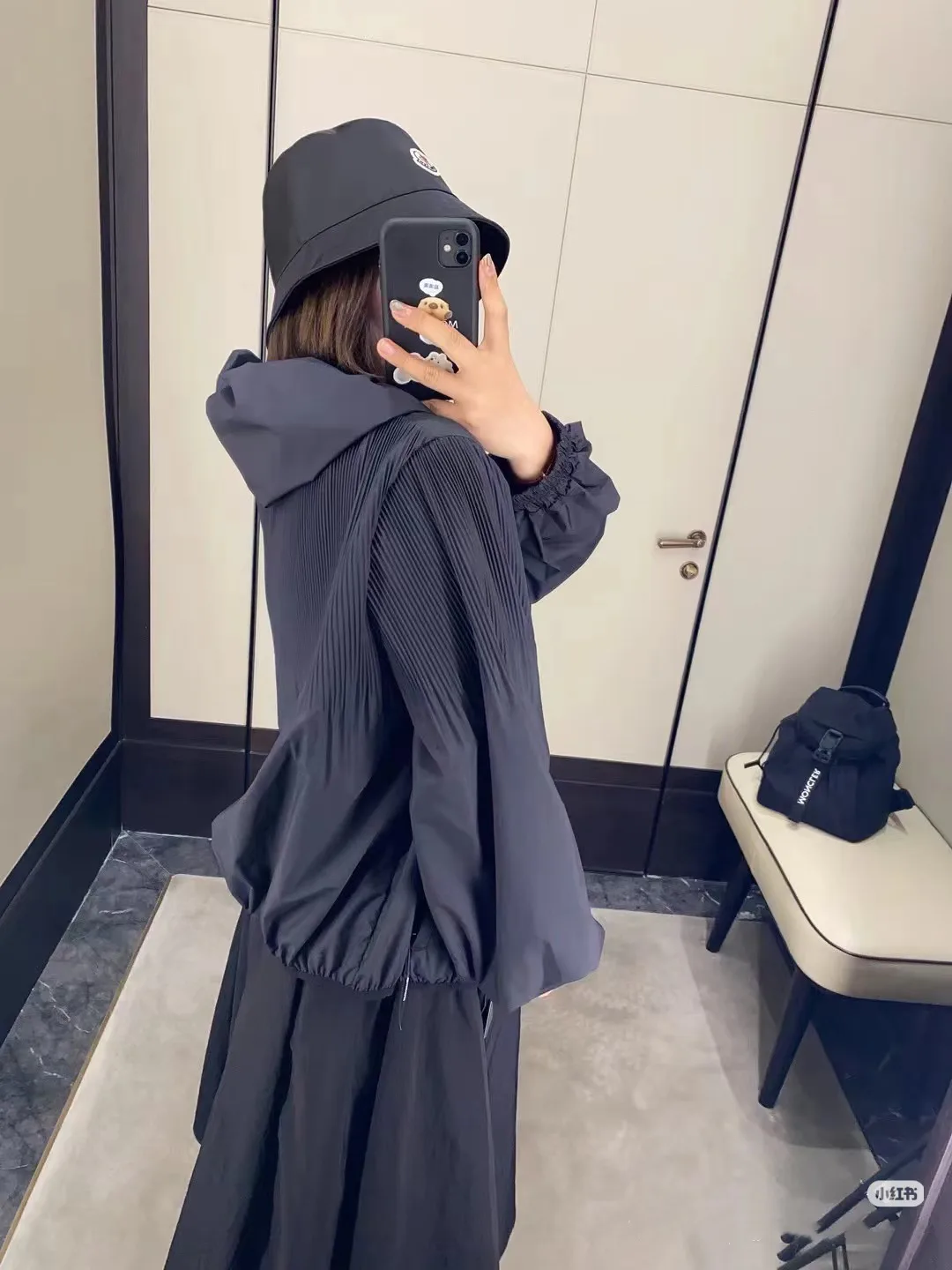 Women's Jackets And Down Jackets MONCLER 17288111