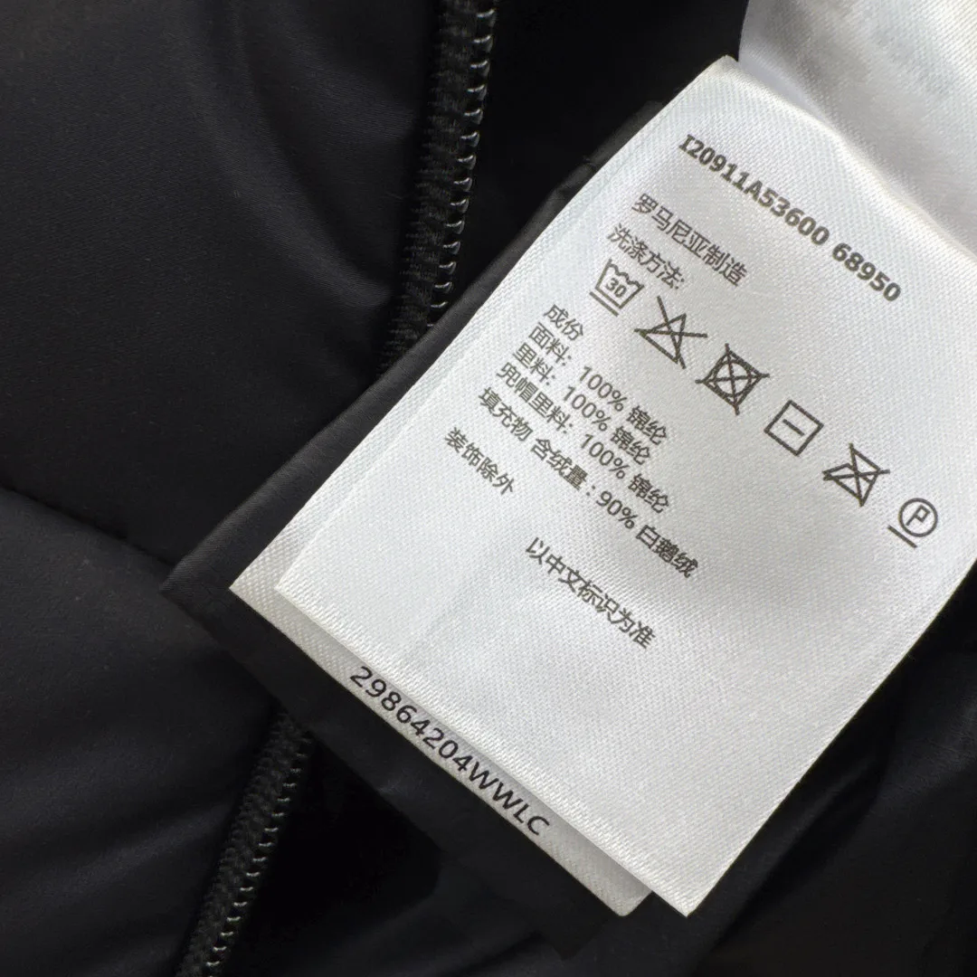 Women's Jackets And Down Jackets MONCLER 18501889