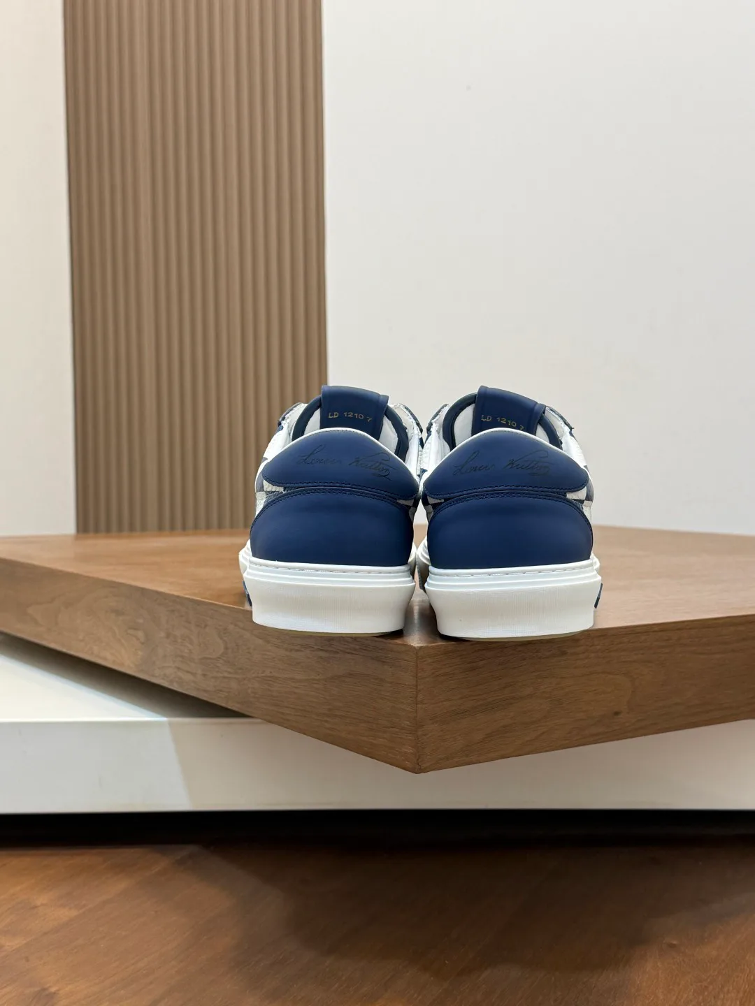 Men's Sneakers LOUIS VUITTON 17447613