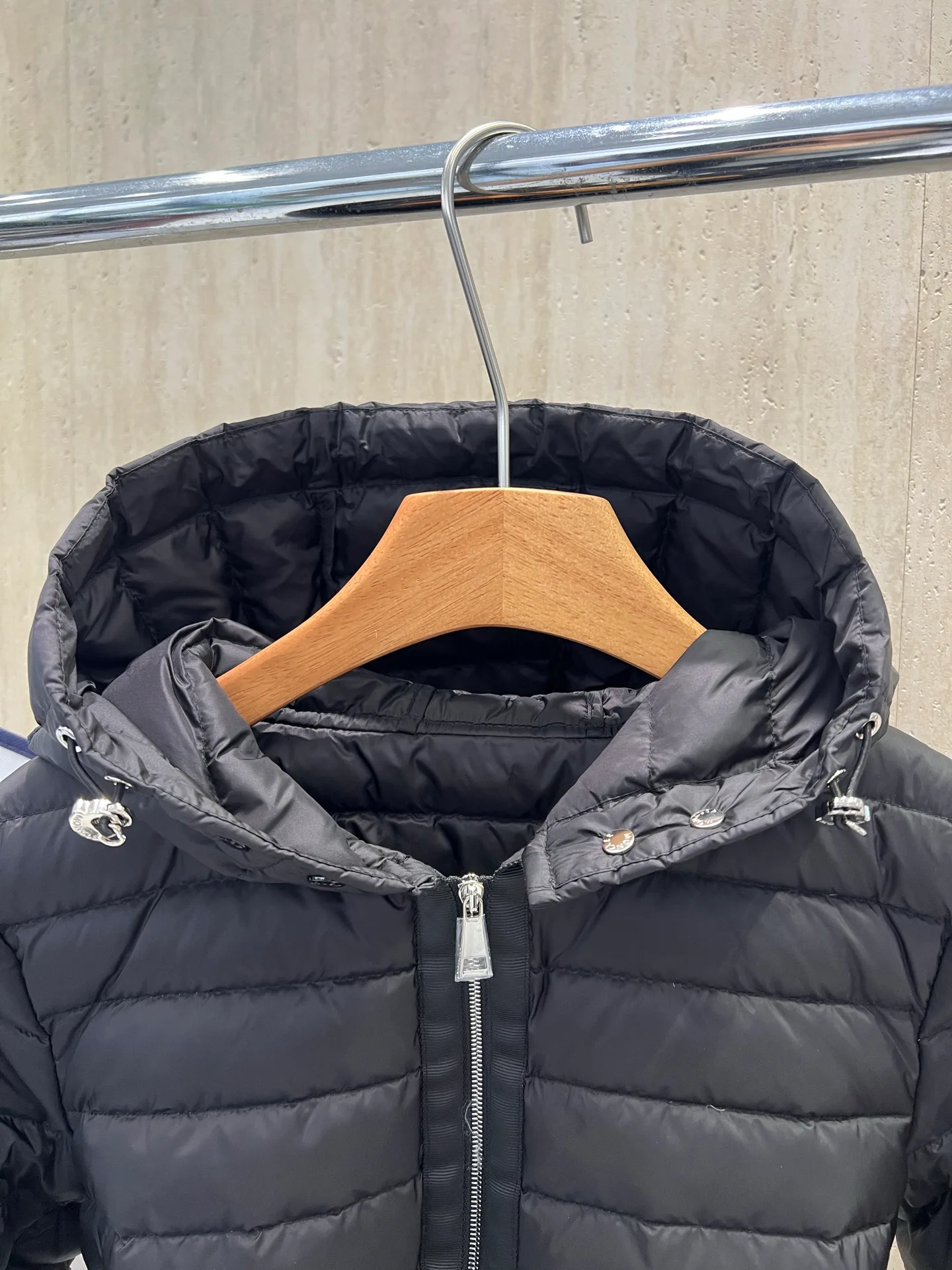 Men's Jackets And Down Jackets MONCLER 18330314