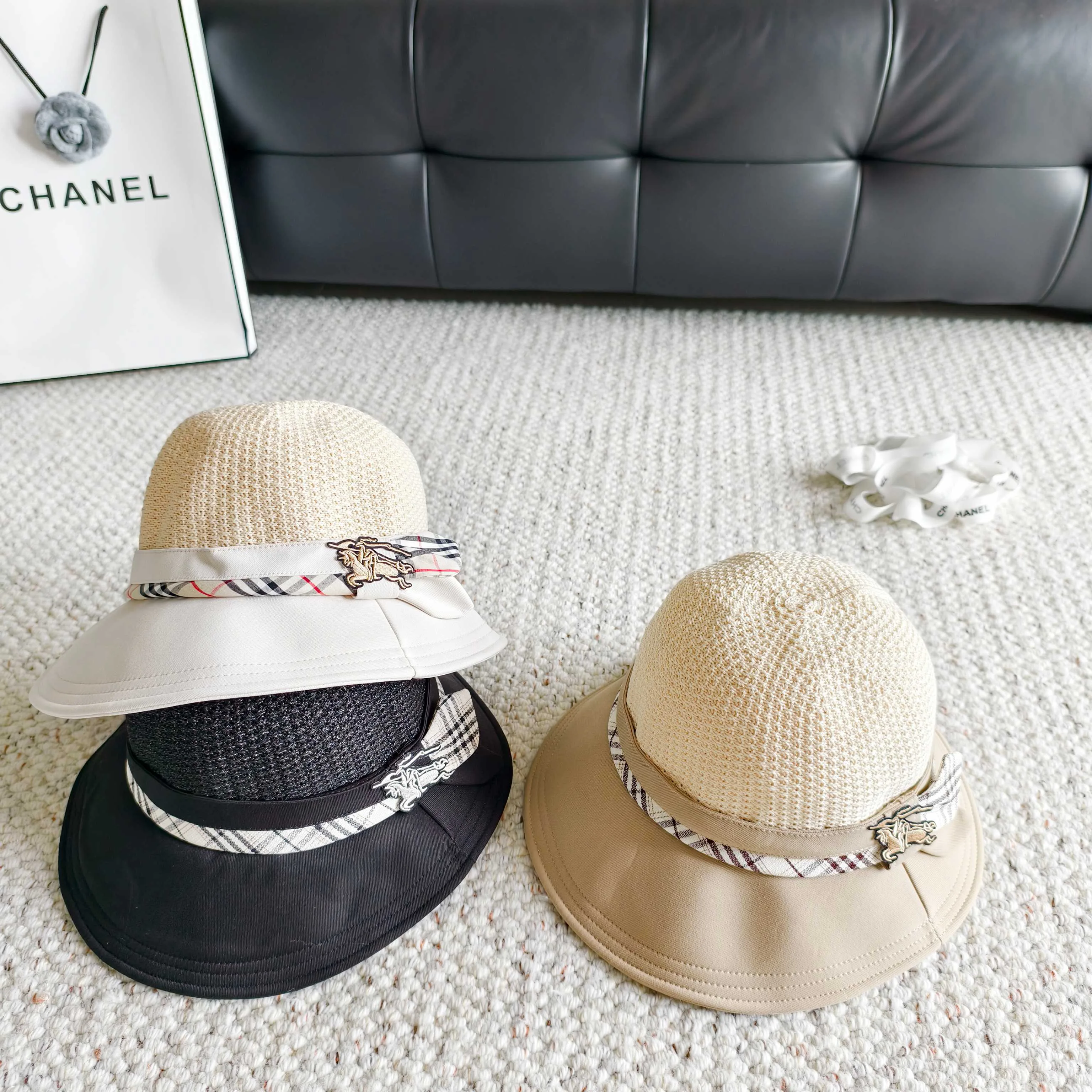 Hats BURBERRY 17498320