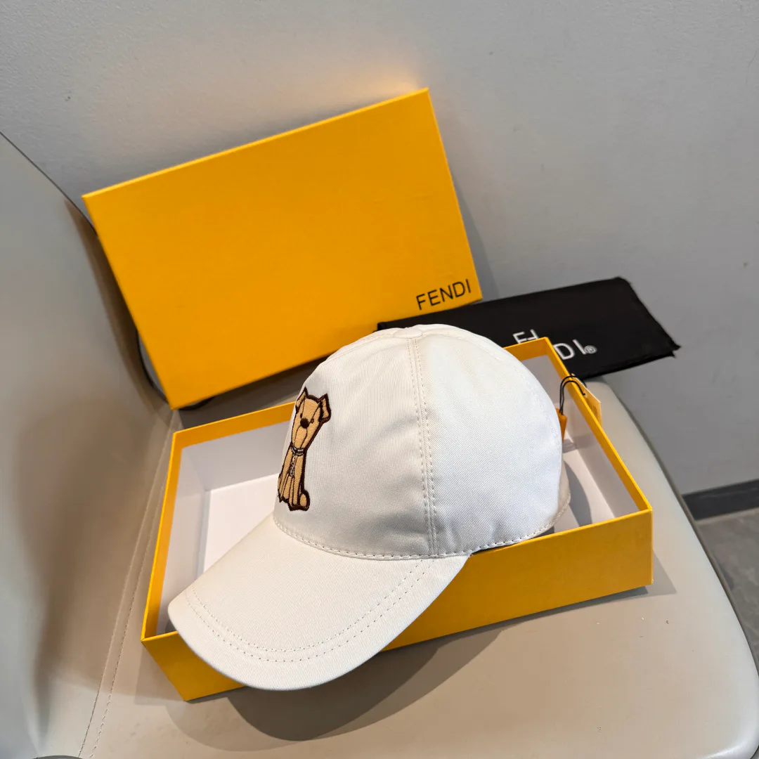 Hats FENDI 17515237