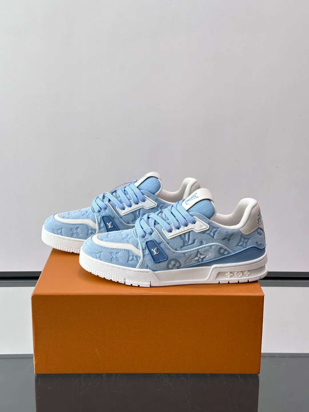 Men's Sneakers LOUIS VUITTON 18142182