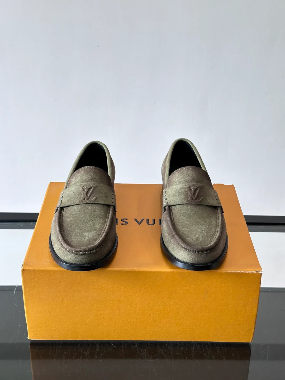Men's Loafers And Dress Shoes LOUIS VUITTON 18101962